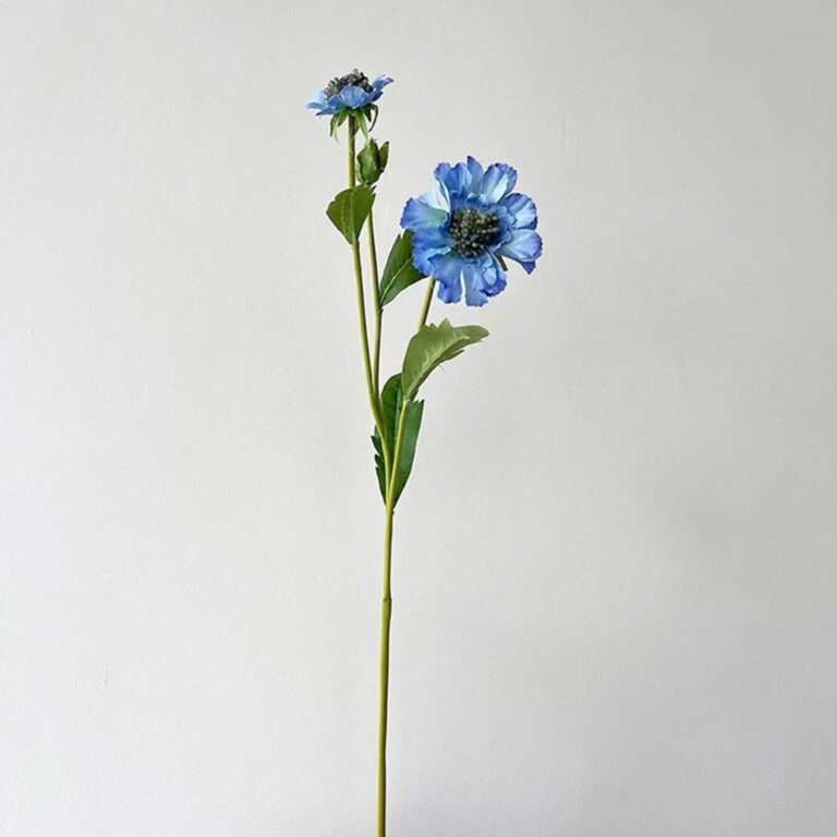 Realistic silk daisy bouquet featuring three heads, ideal for artificial wedding flowers or home decor.