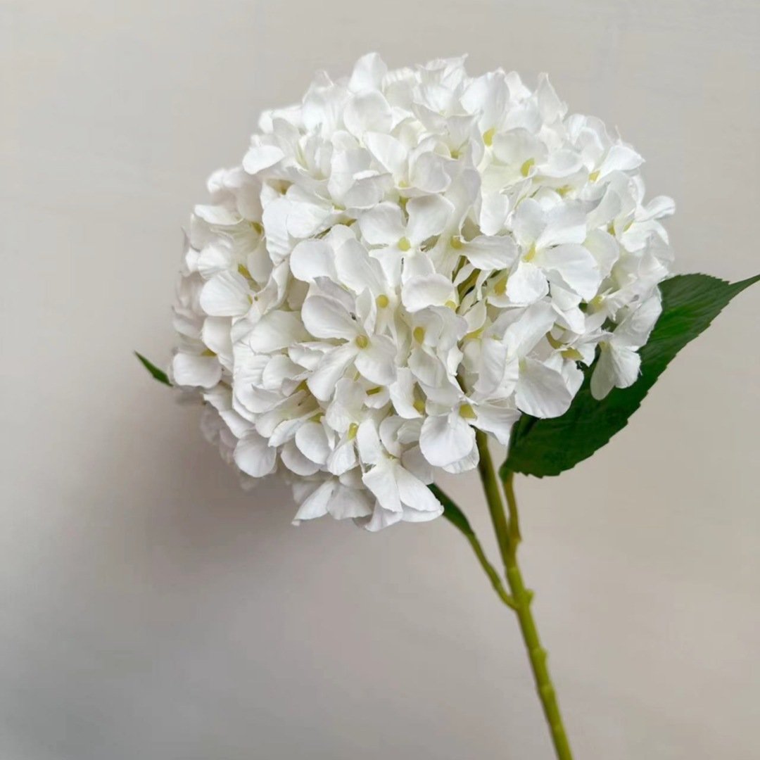 3D Silk Hydrangea Artificial Flower Bouquet - White Home Decor Realistic white silk hydrangea flower bouquet for artificial floral arrangements.