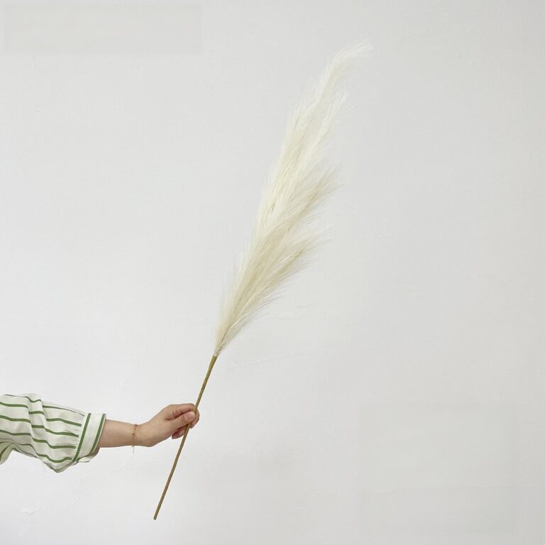 Fluffy artificial plume perfect for boho wedding decor, suitable as faux wedding flowers.